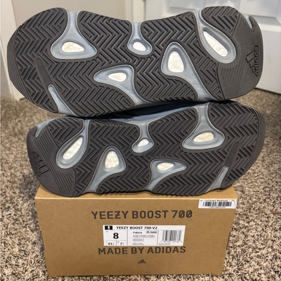 Adidas Yeezy boost 700 V2 ‘Hospital Blue’ Sz 8 men’s like New in box. - Picture 3 of 10
